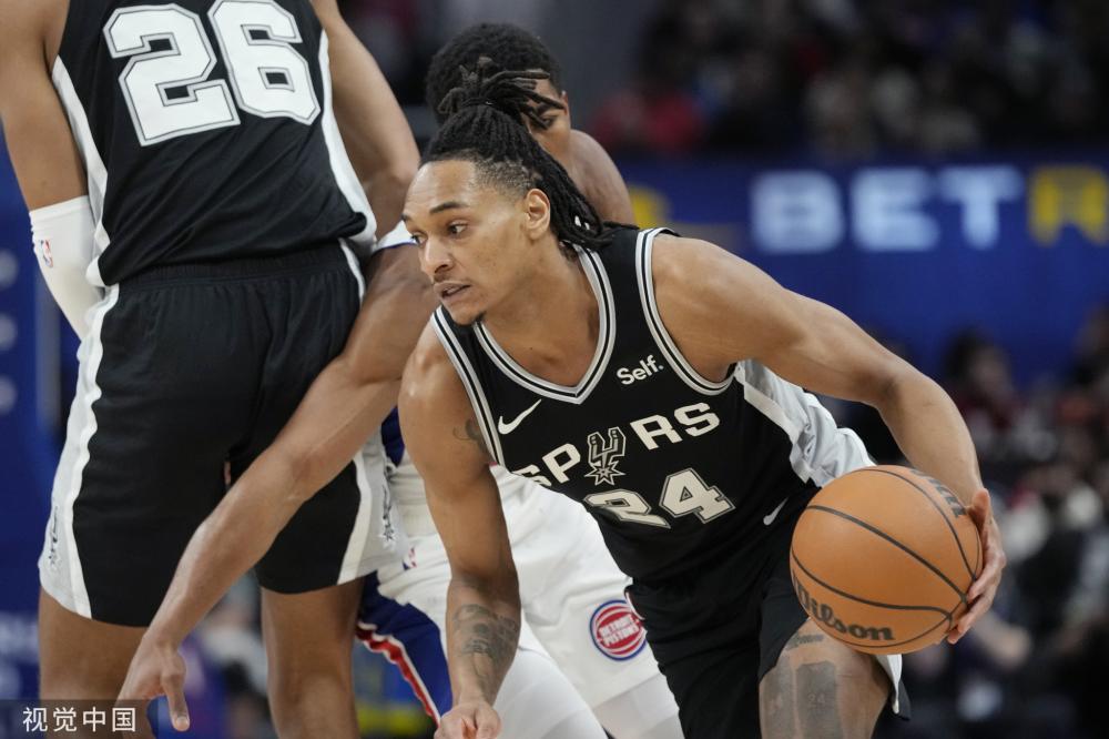 体育本台评论：中国男足小惊喜难掩大差距